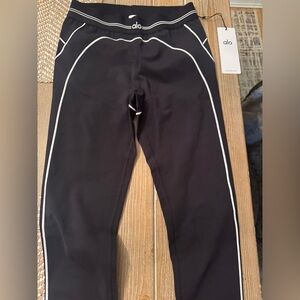 ALO YOGA workout leggings
Never worn